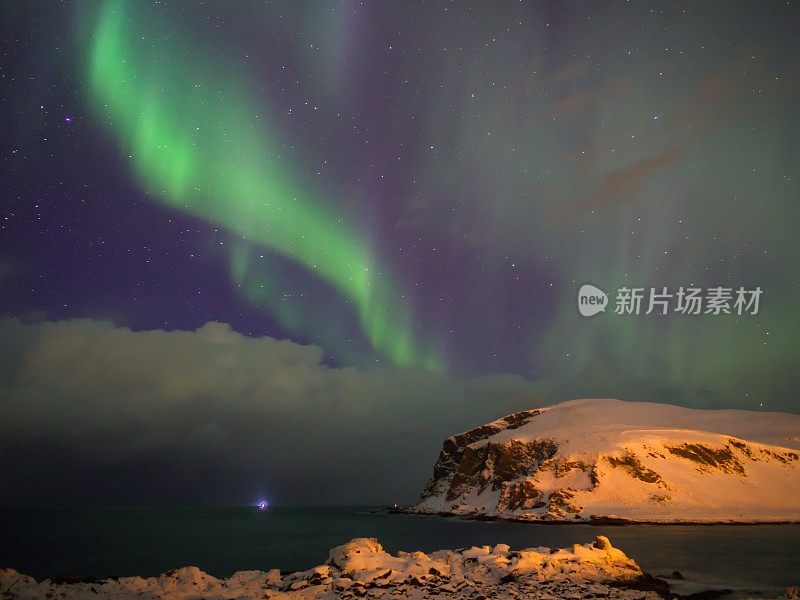 北极光在巴伦支海在马格罗亚岛- 6